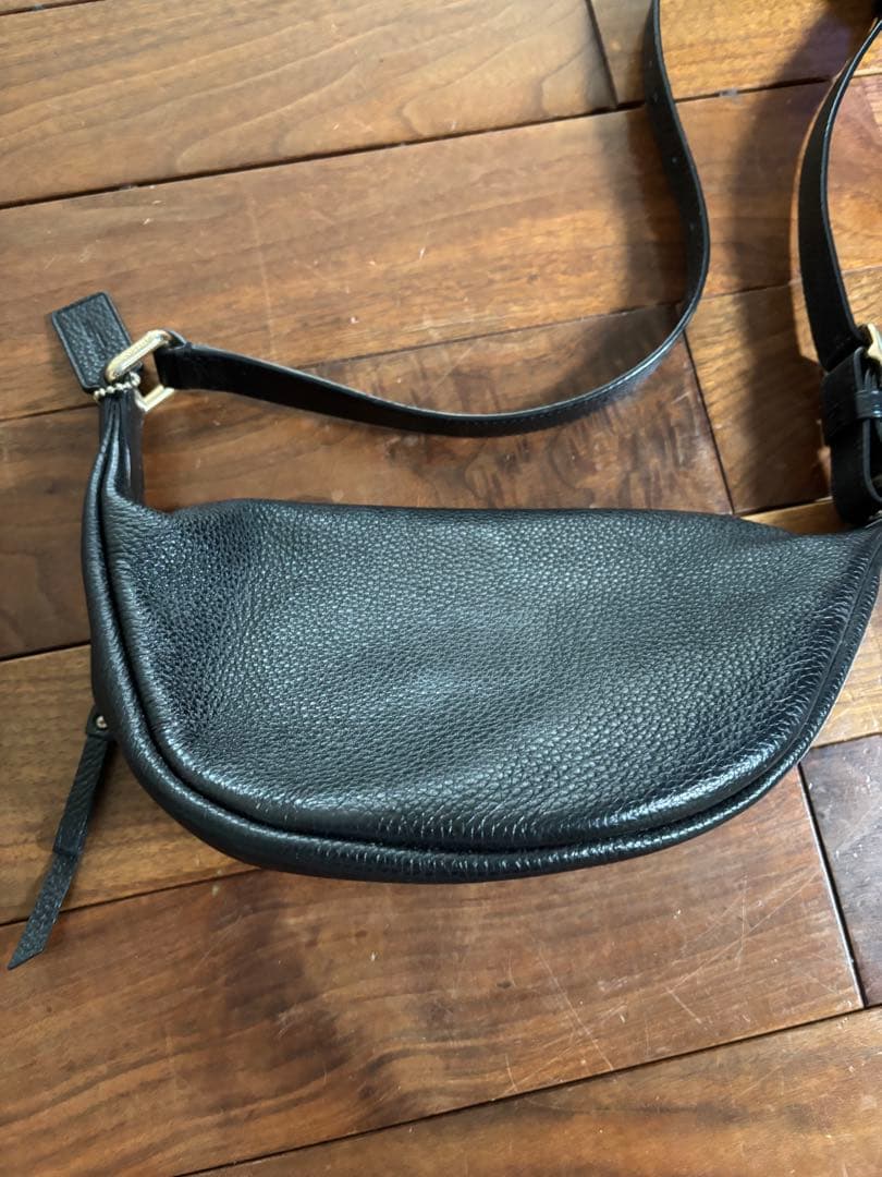 COACH コーチ　ブラック ボディバッグ　ワンショルダー　レザー