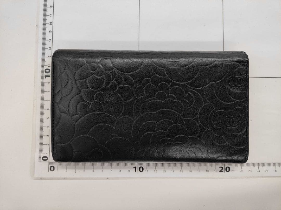 CHANEL ブラック フラワーエンボス ラムスキン