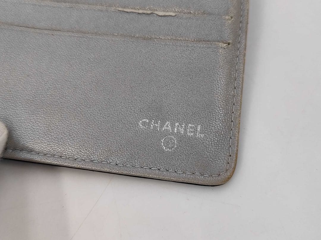 CHANEL ブラック フラワーエンボス ラムスキン