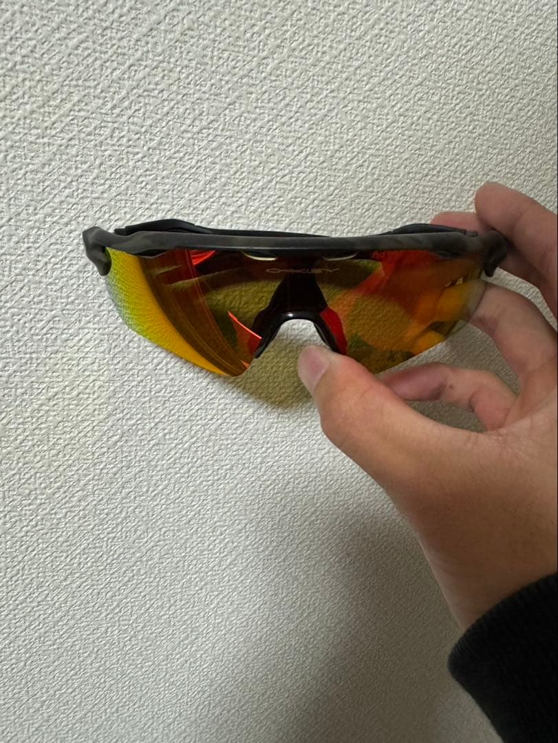 Oakley スポーツサングラス ブラックフレーム レッドレンズ
