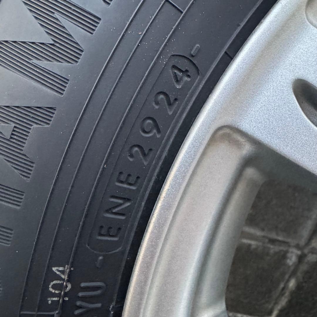 24年製造175/65R15スタッドレスタイヤ アルミホイール4本セット アクア