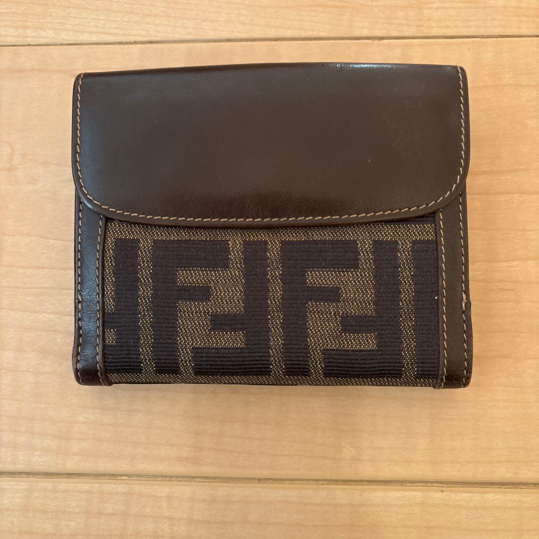 FENDI ブラウンレザー 二つ折り財布 FFロゴ