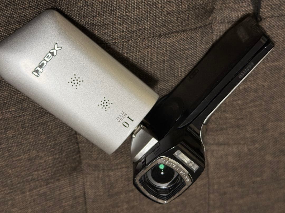 ビデオカメラ Sanyo Xacti DMX-CG11