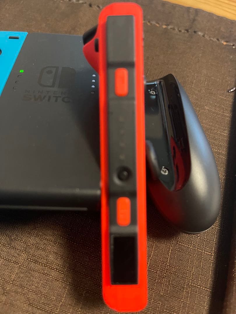 NintendoSwitch 本体 赤joyconのSR SLボタンに不具合あり