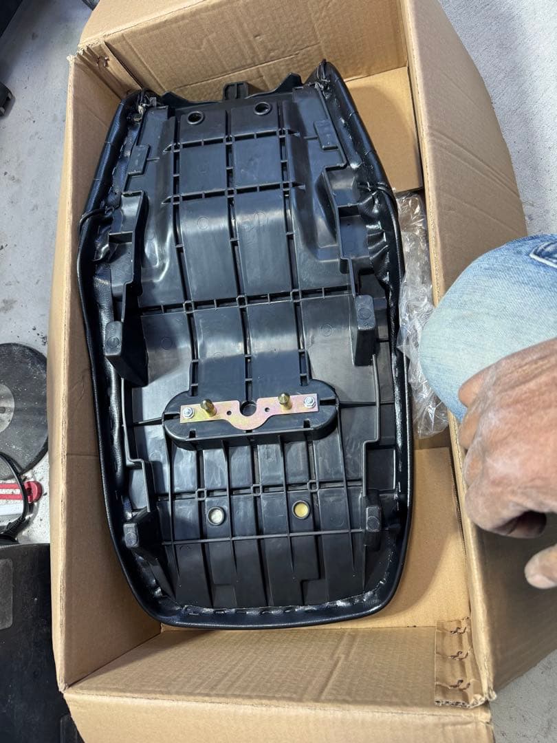 j*i様 zrx1100 1200 タックロール　ローダウンシート　社外品