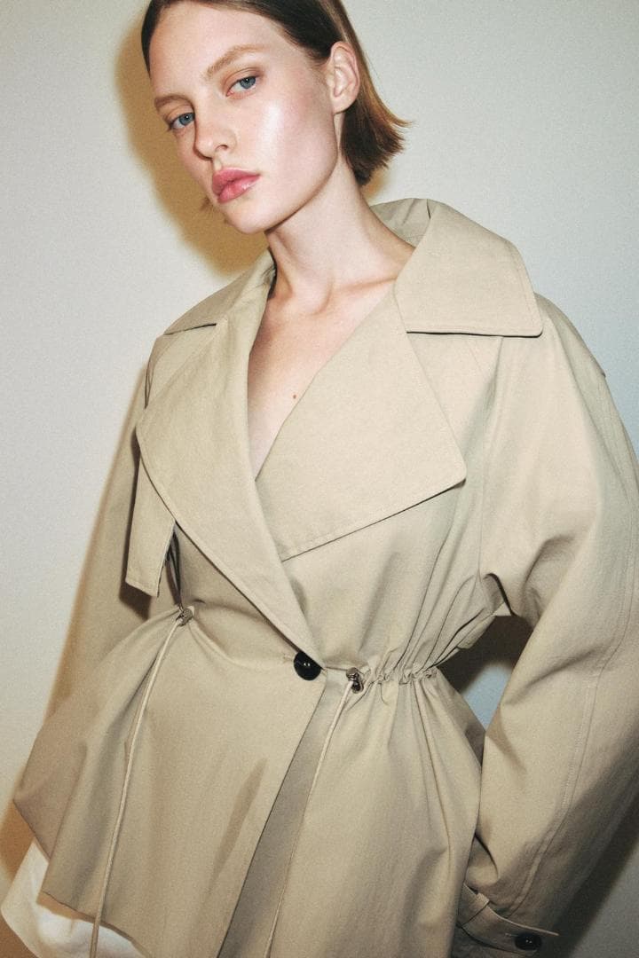 新品 ZARA 調節可能なウエスト ショートトレンチコート 色 XS