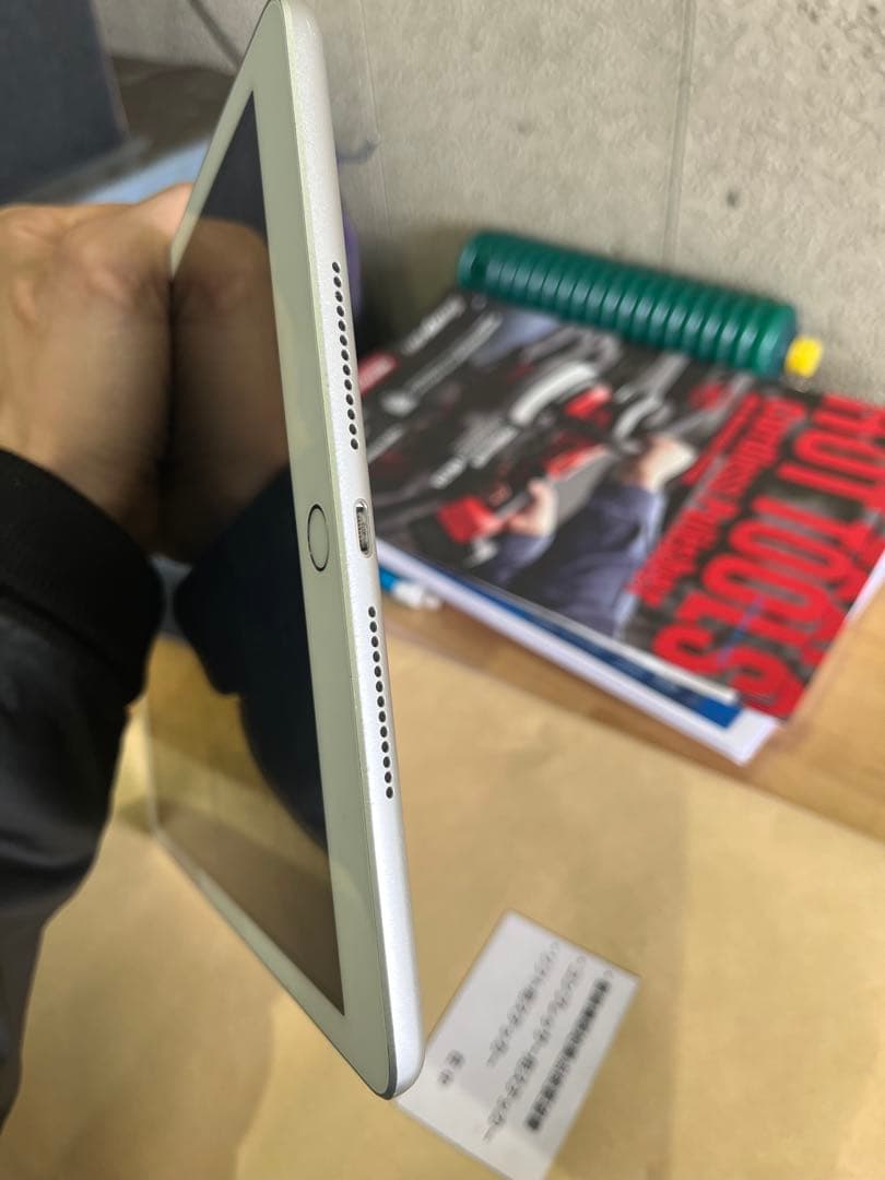 Apple iPad 第7世代32GB シルバー 本体