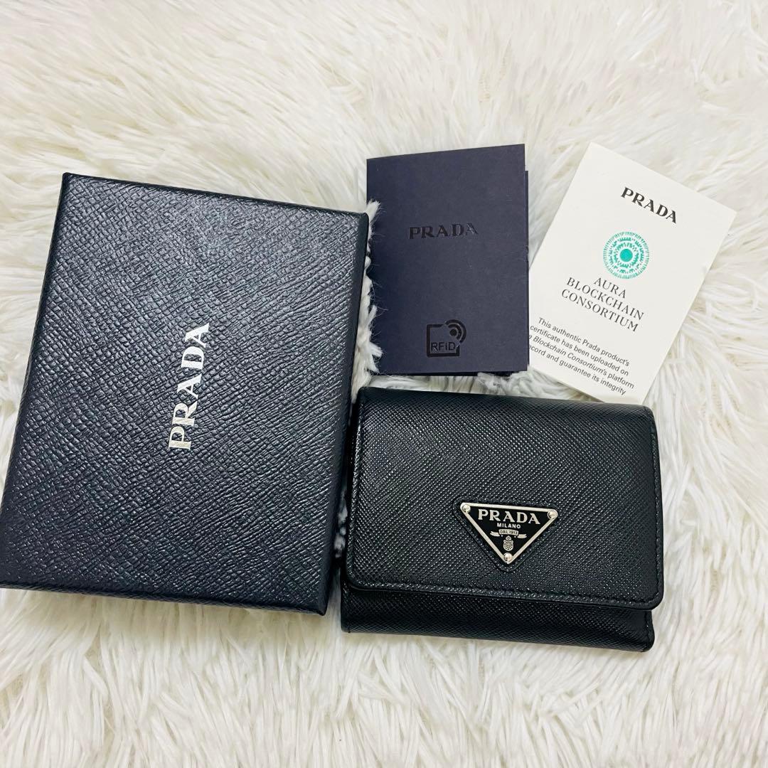 極美✨付属完備✨PRADA 三つ折り財布 サフィアーノ 三角ロゴ レザー 黒
