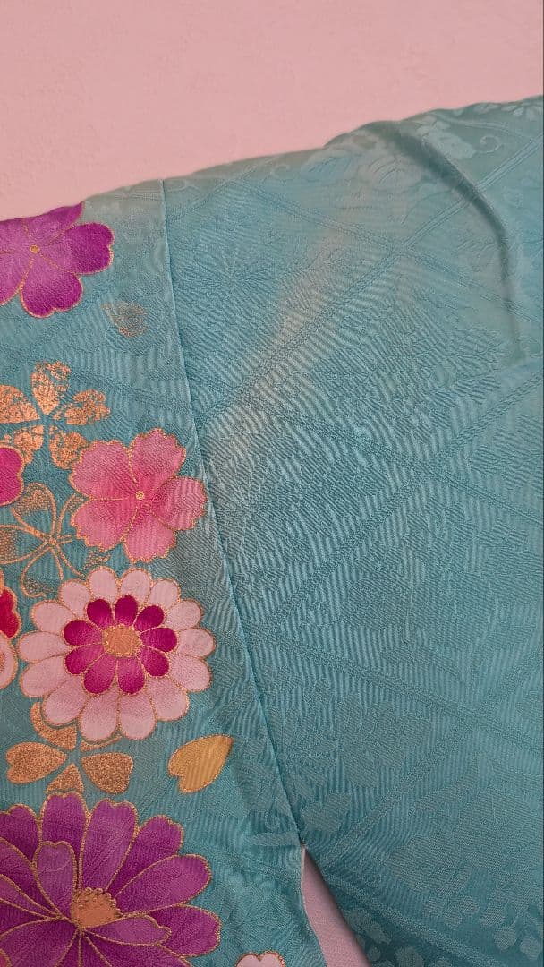 ターコイズ色に花柄の振袖•訳あり♪