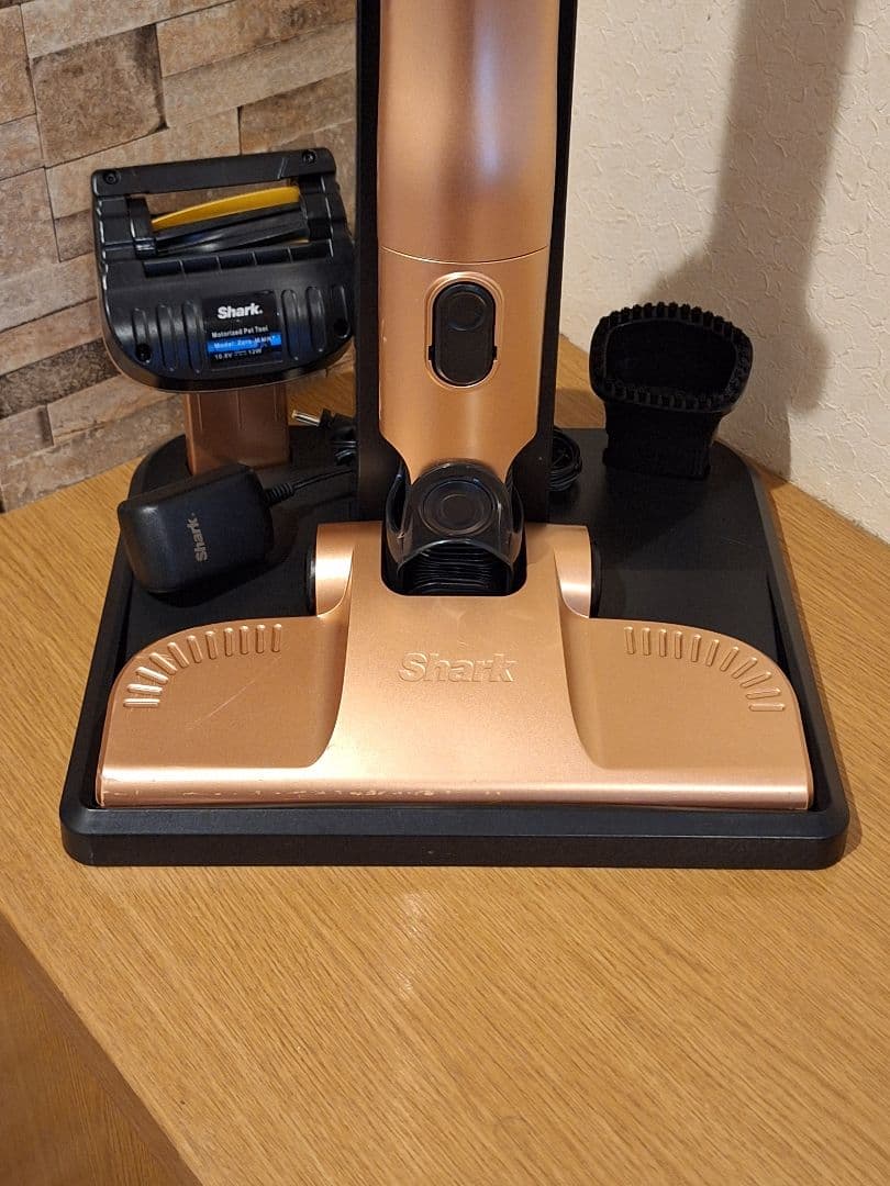 シャーク 充電式 サイクロン スティック クリーナー CH966J-LC中古品