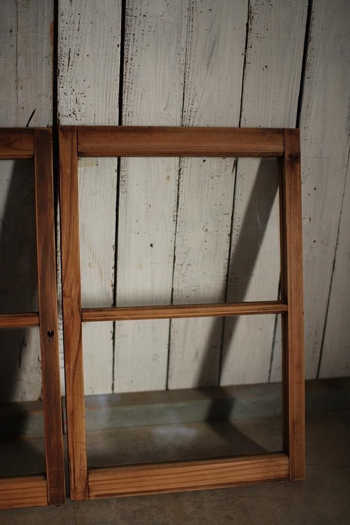 古い小ぶりな木枠の格子ガラス戸2枚セット　建具　古家具　古道具
