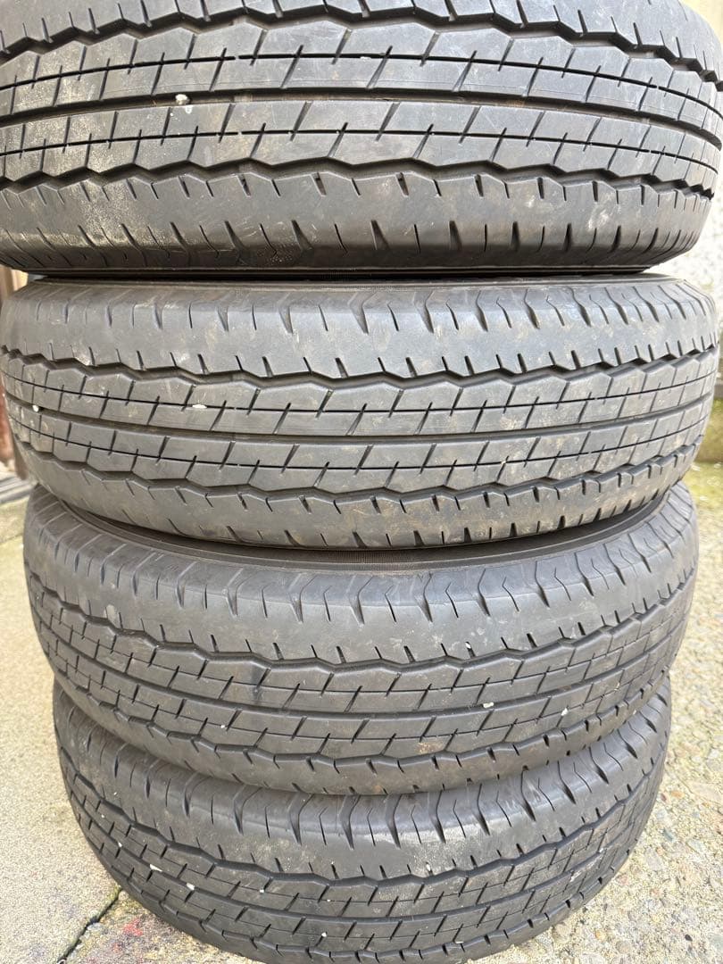 ハイエース　195/80R15 107/105N LT タイヤ　ダンロップ