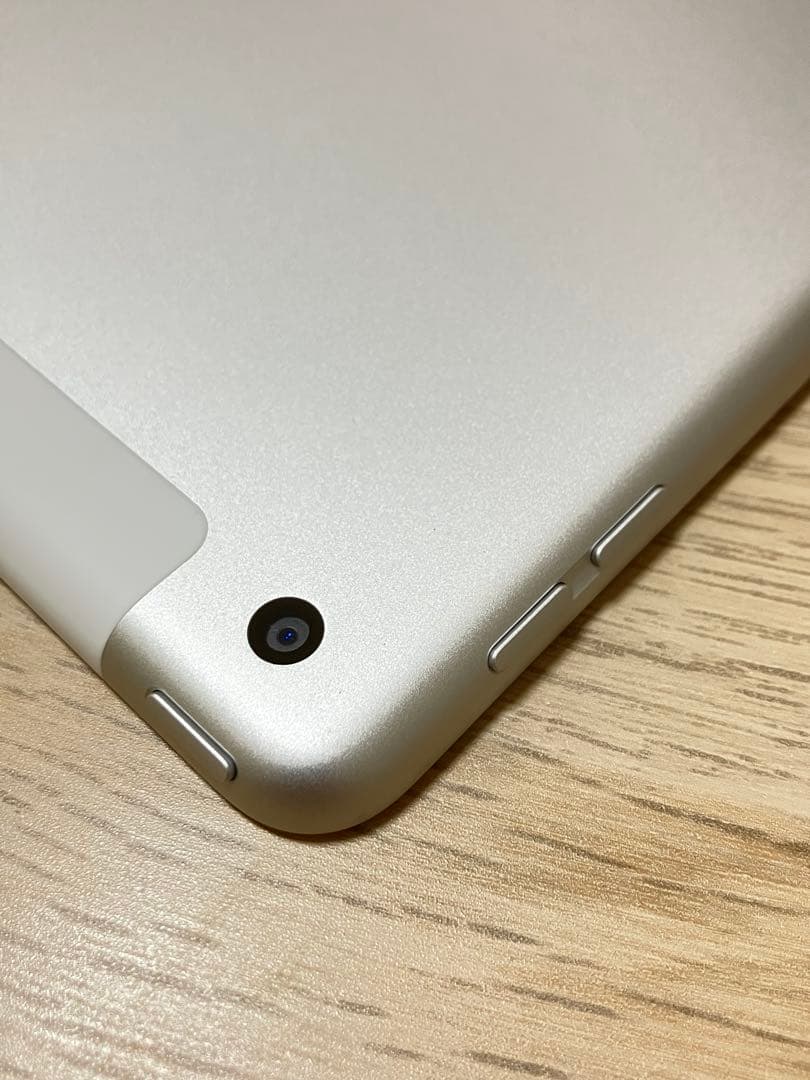 美品バッテリー 良好iPad 第7世代 32GB Wi-Fi セルラードコモ
