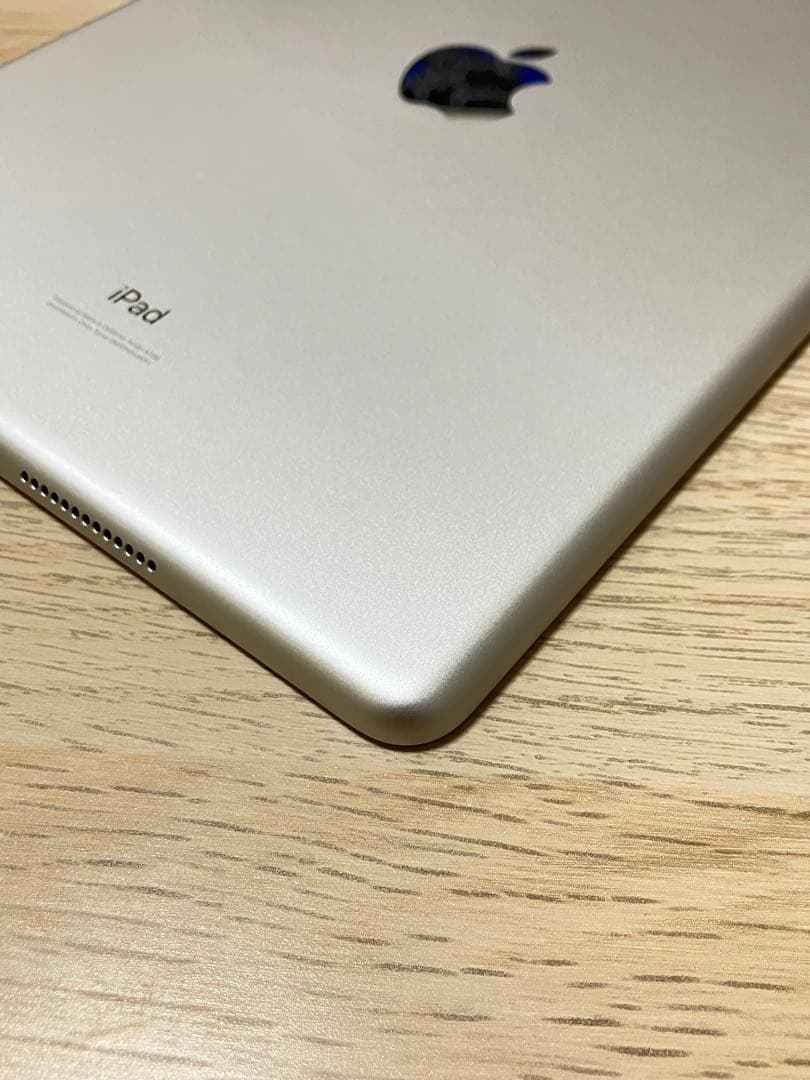 美品バッテリー 良好iPad 第7世代 32GB Wi-Fi セルラードコモ
