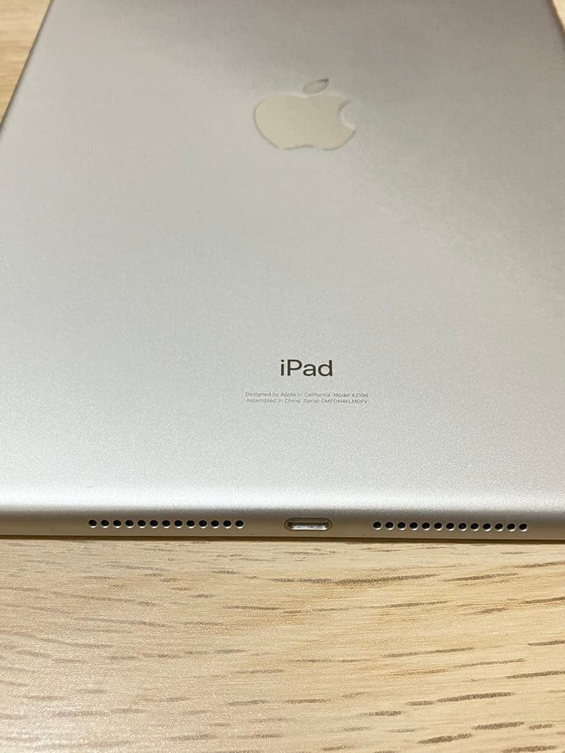 美品バッテリー 良好iPad 第7世代 32GB Wi-Fi セルラードコモ