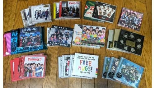 Kis-My-Ft2　CD＋アルバム、グッズのセット