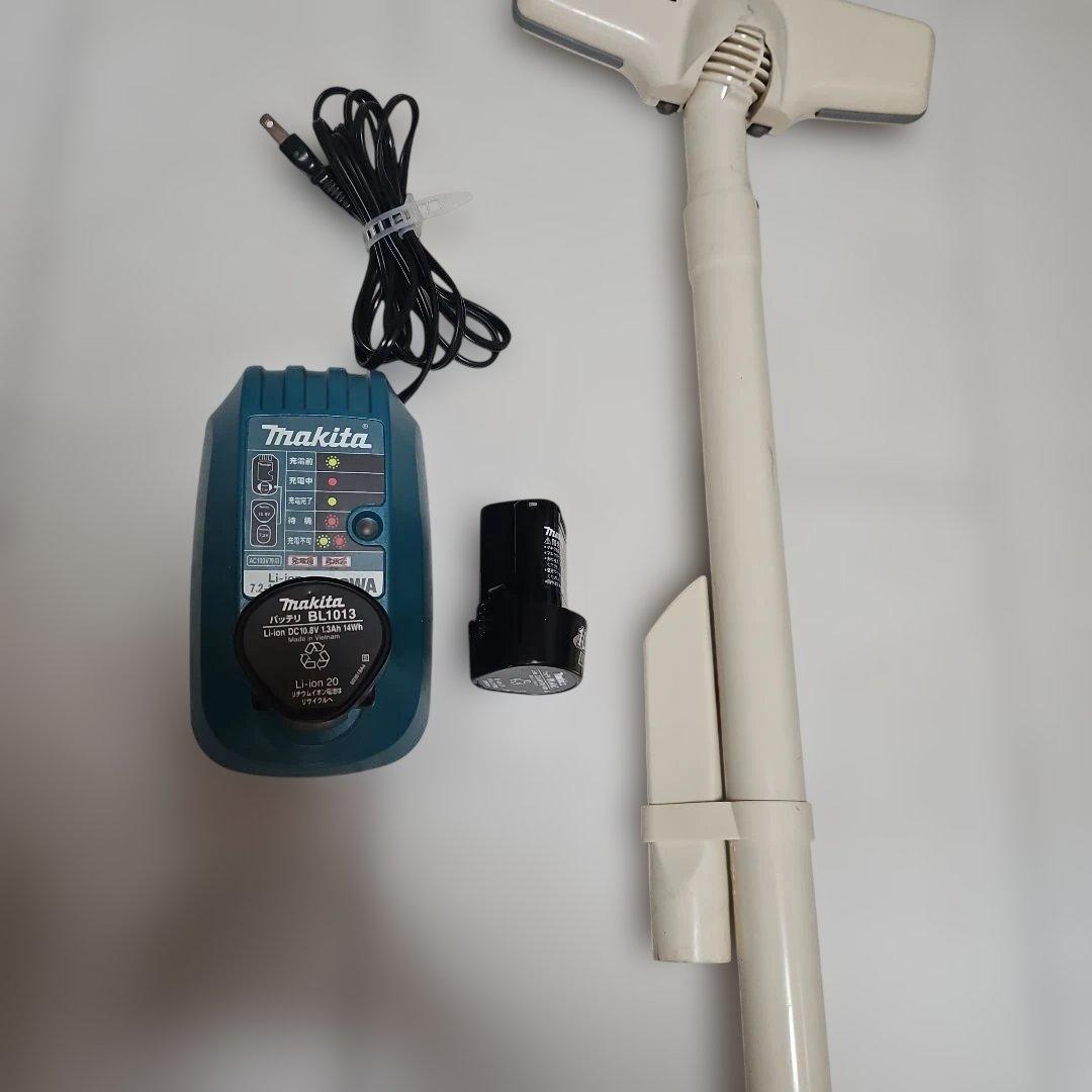Makita スティッククリーナー CL102D
