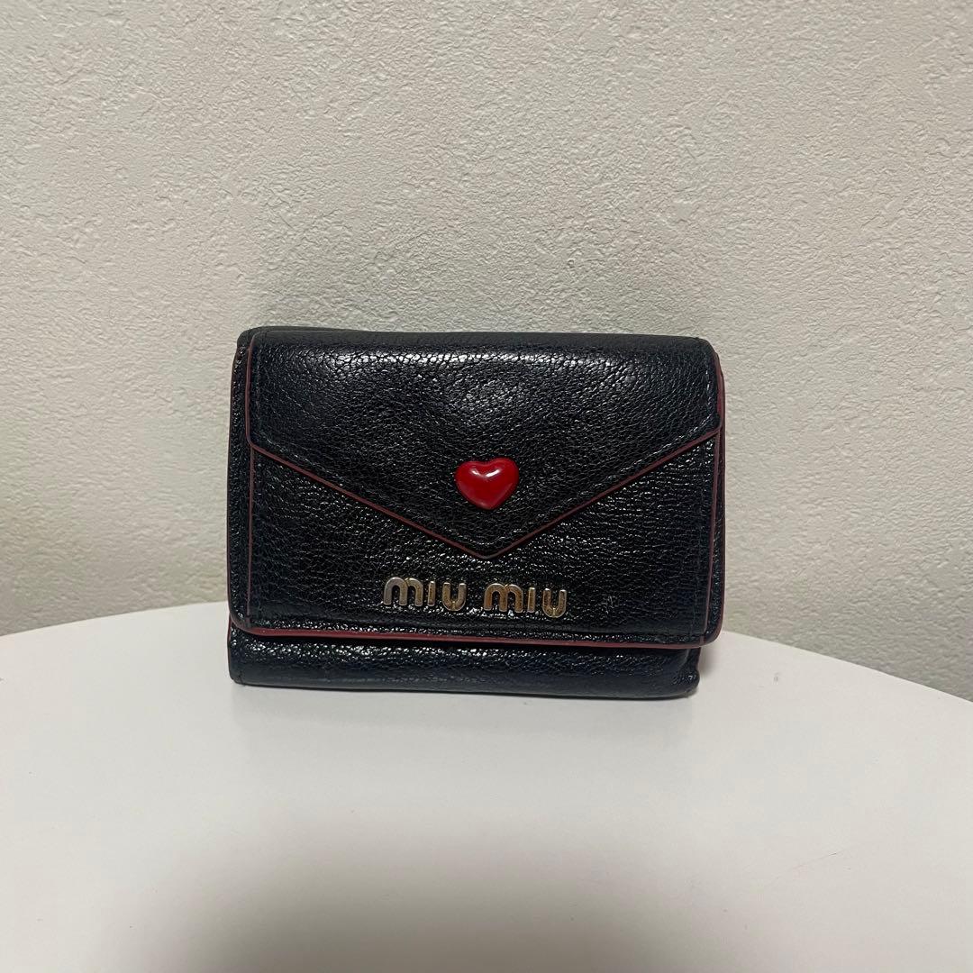 miumiuラブレター三つ折り財布