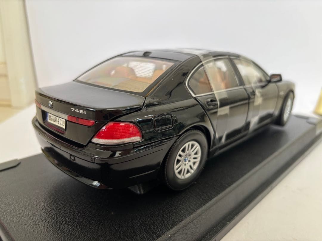ギミックあり  745i E65 ミニカー Anson 1/18