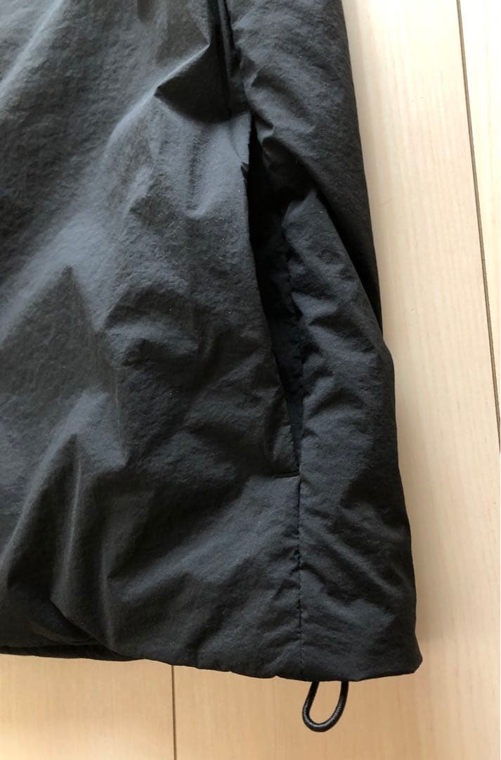 2024AW）STILL BY HAND シンサレートプルオーバーベスト