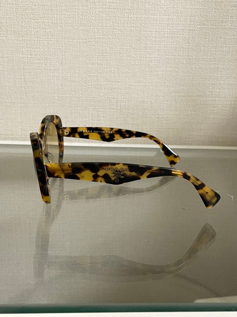 PRADA べっ甲柄サングラス　キャットアイ
