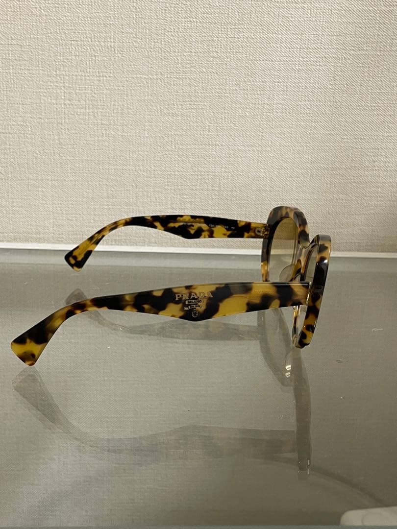 PRADA べっ甲柄サングラス　キャットアイ