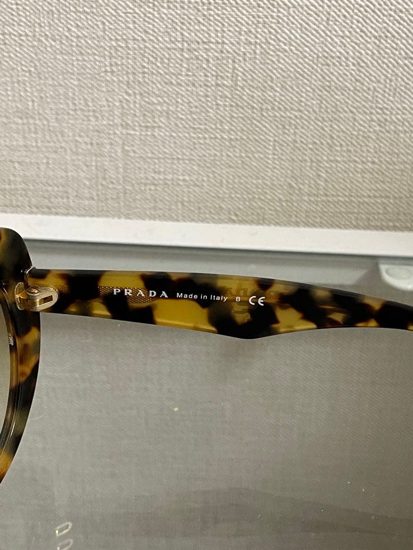 PRADA べっ甲柄サングラス　キャットアイ