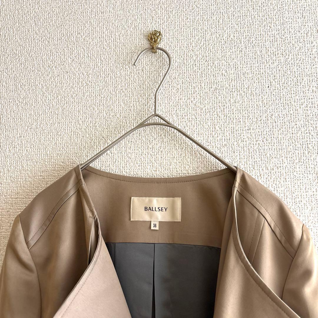 美品❣️BALLSEY ノーカラーフレアコート裏地付　光沢ブラウン / 38