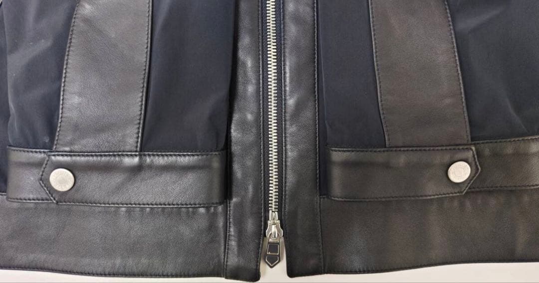 ネイビー レザーとナイロンのジャケット