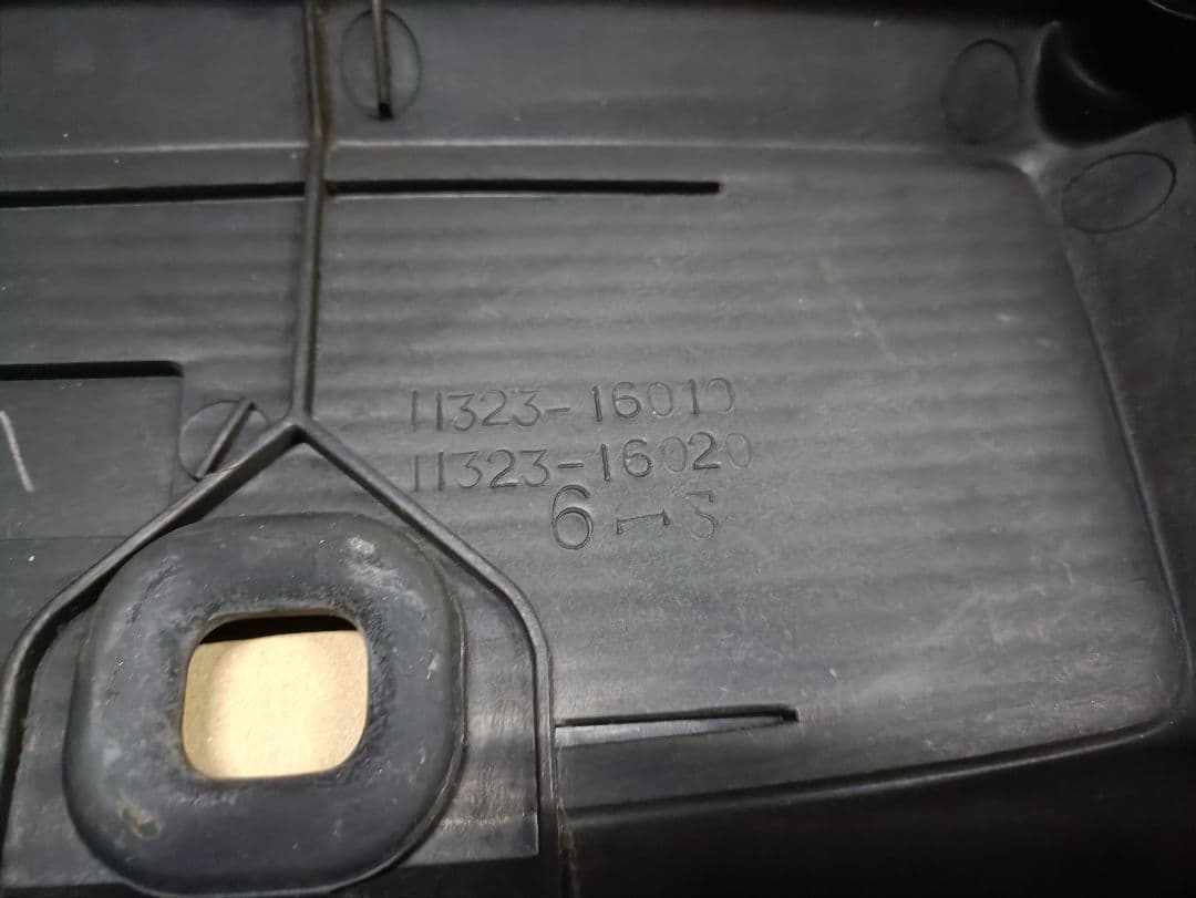 4AG タイミングベルトカバー　AE92