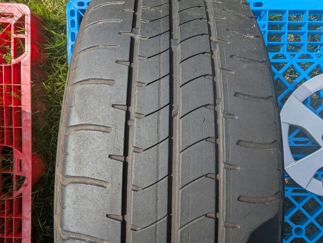 中古品①30プリウス 純正 トヨタ 15インチタイヤ付きホイールセット1本
