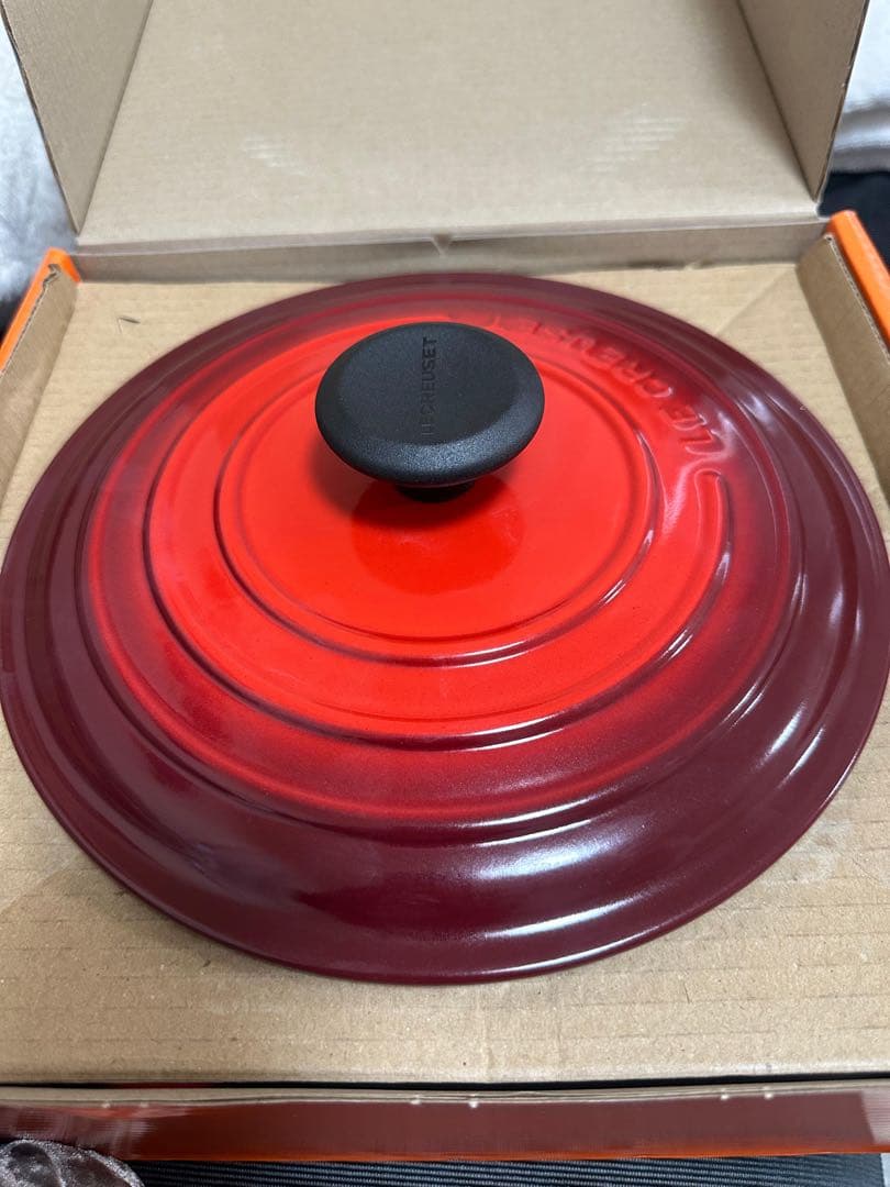 ルクルーゼ ⭐️ココットロンド 24cm ⭐️チェリーレッド 両手鍋 4.2L⭐️新品