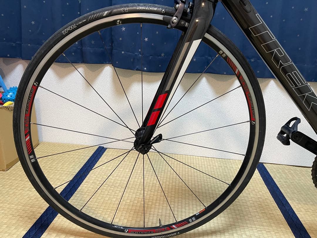 Trek Madone 2.3 自転車