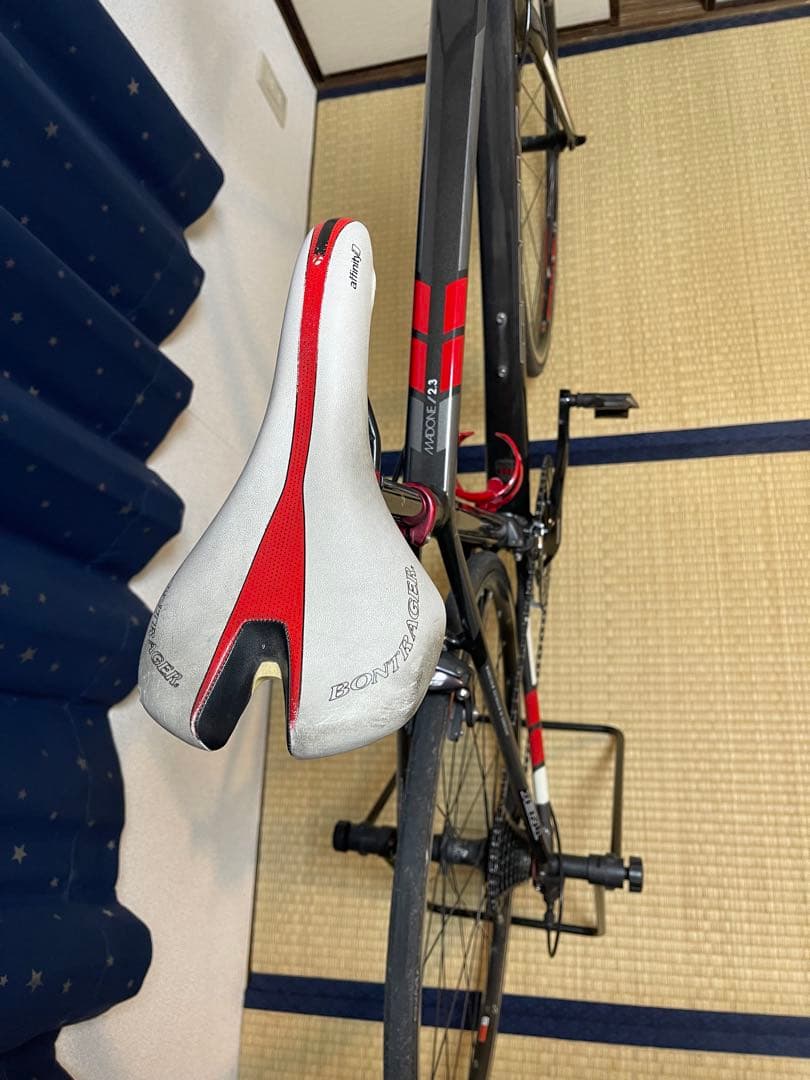 Trek Madone 2.3 自転車
