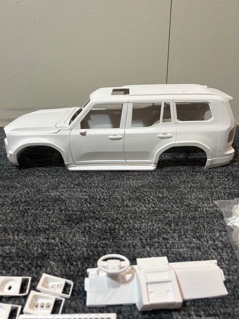 ランクル250 ボディー　1/10 ホワイトSUVボディキット 1/10スケール