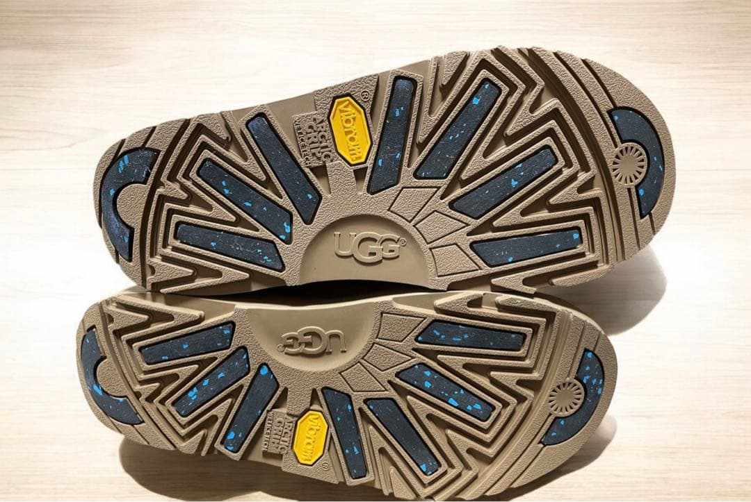 UGG クラシックミニ　Water proof 22cm