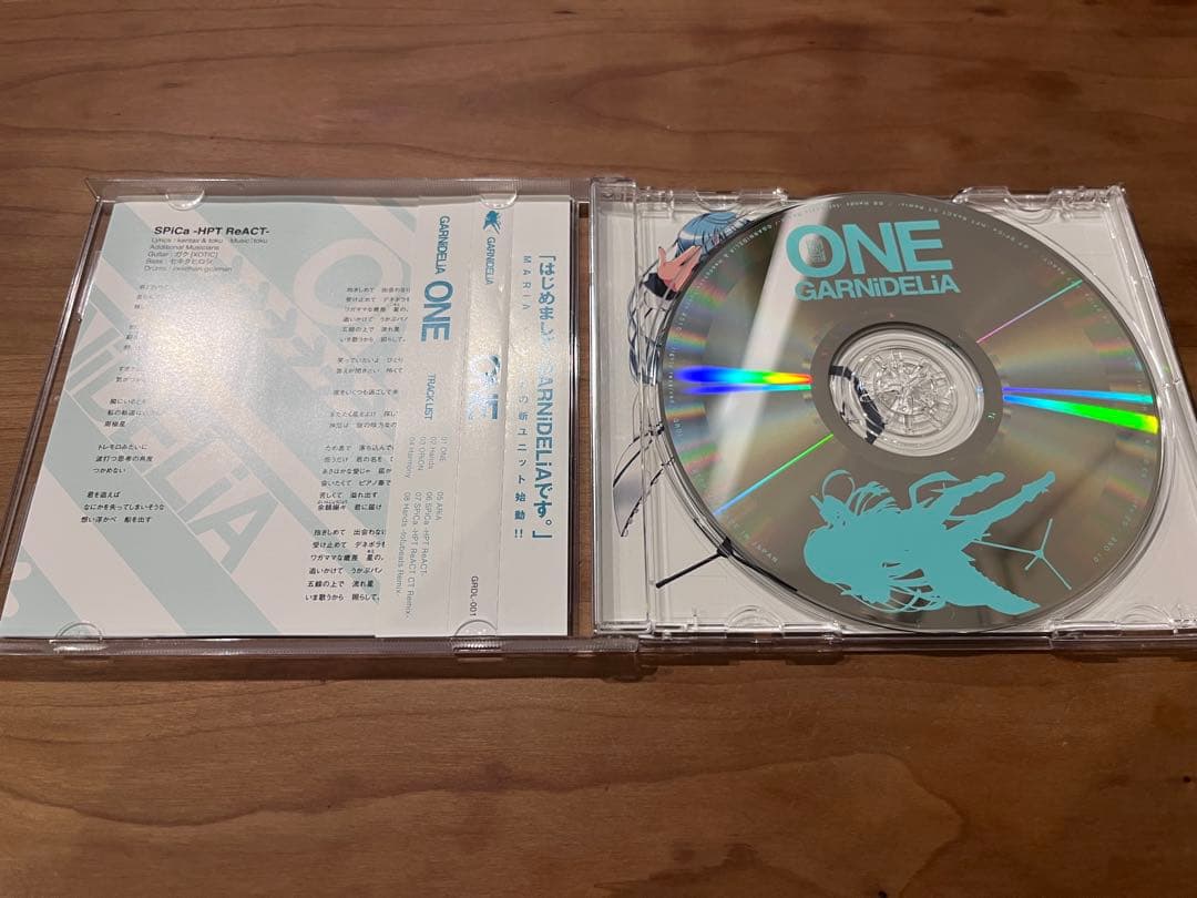 GARNiDELiA ONE サイン入り