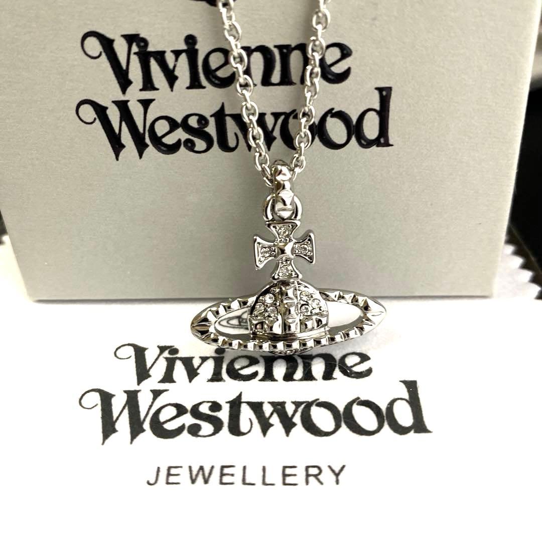 Vivienne Westwood バスレリーフオーブネックレス