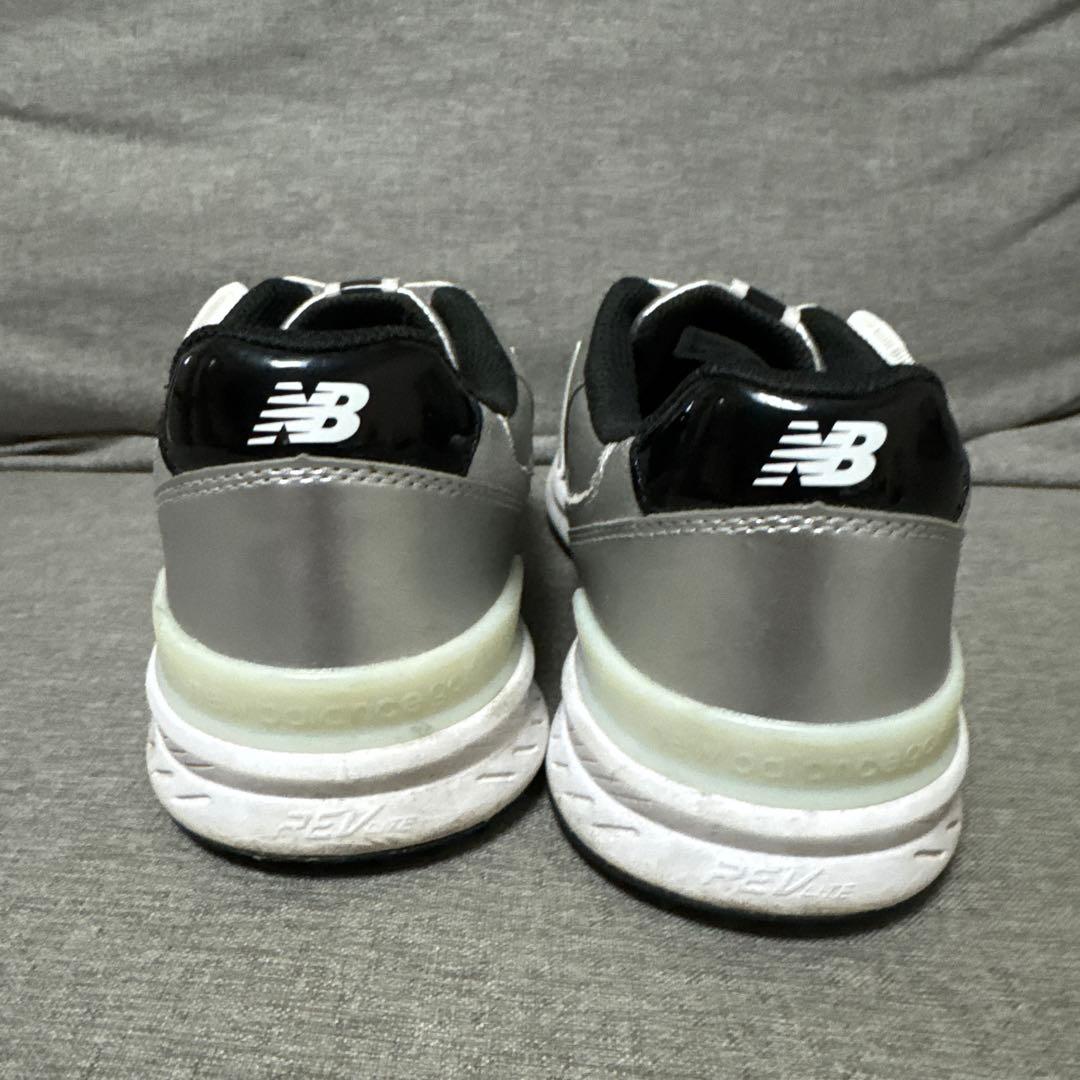 New Balance ゴルフシューズ シルバー