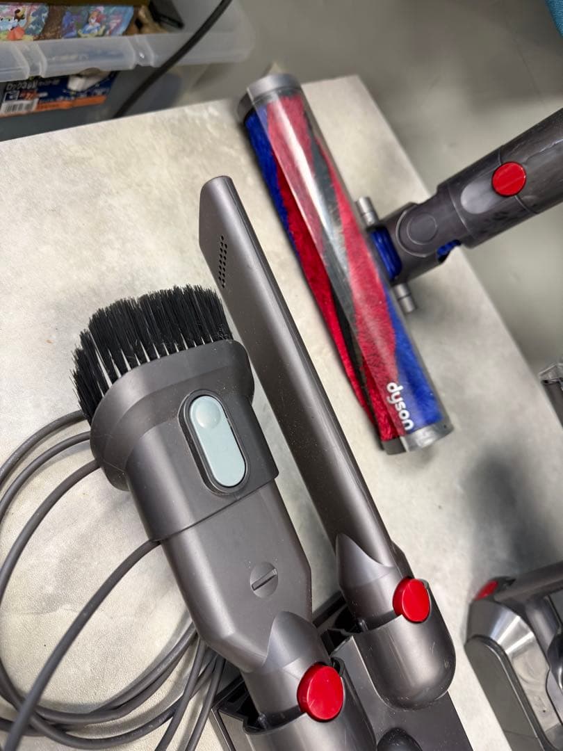 ダイソン Dyson 掃除機 コードレスクリーナー SV18 動作品