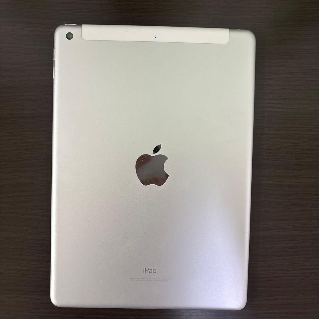 Apple iPad 第5世代 9.7 インチ シルバー 本体