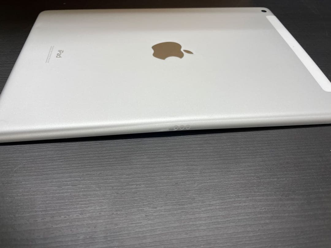 Apple iPad 第8世代 シルバー　32GB MYMJ2J/A