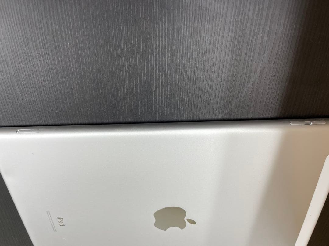 Apple iPad 第8世代 シルバー　32GB MYMJ2J/A
