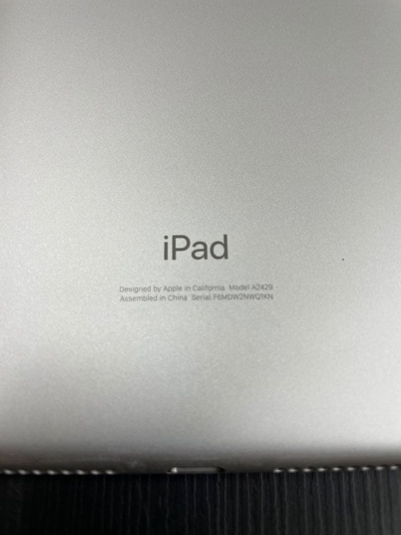 Apple iPad 第8世代 シルバー　32GB MYMJ2J/A