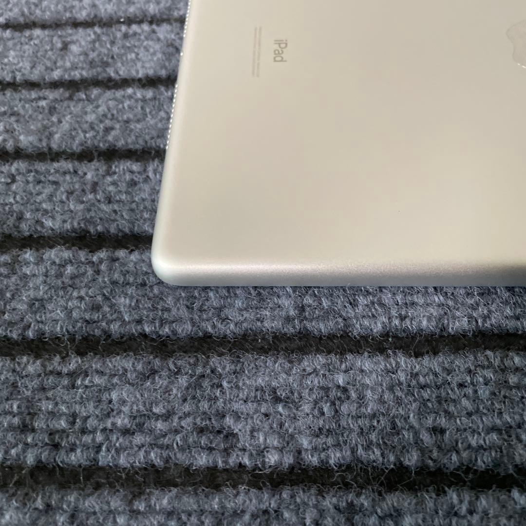 3 iPad 7世代 128GB SIMフリー シルバー