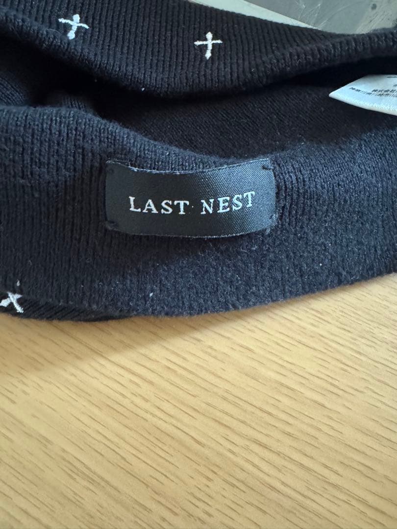 LAST NEST 十字架刺繍ニット帽
