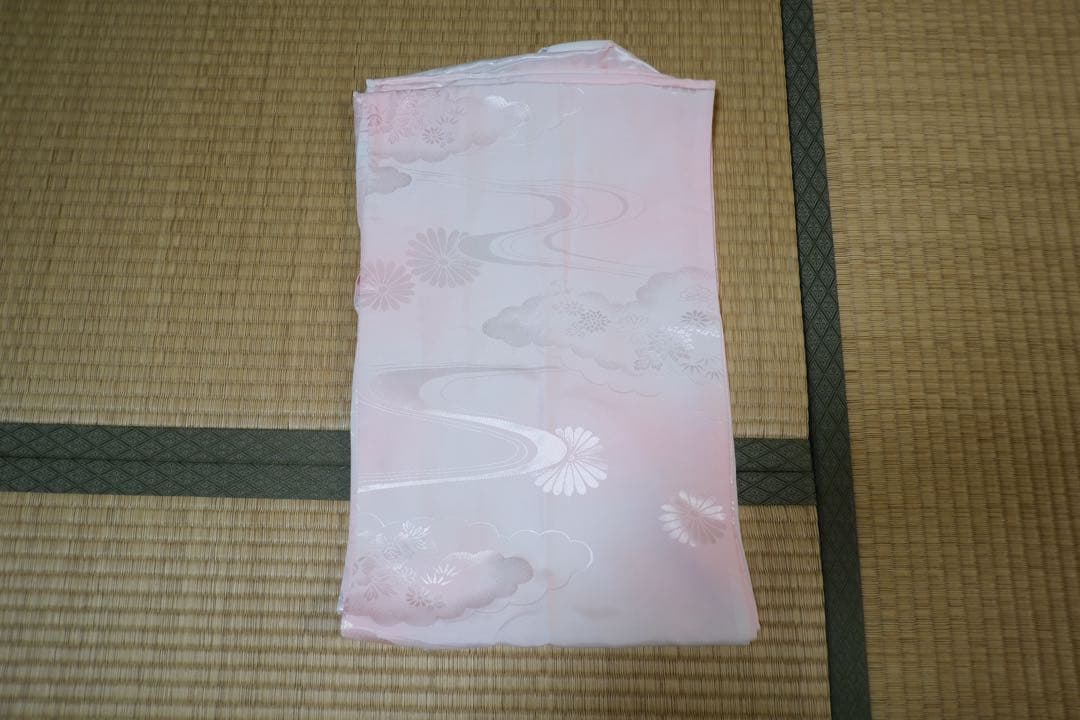 黒の振袖 花柄刺繍 総絞り