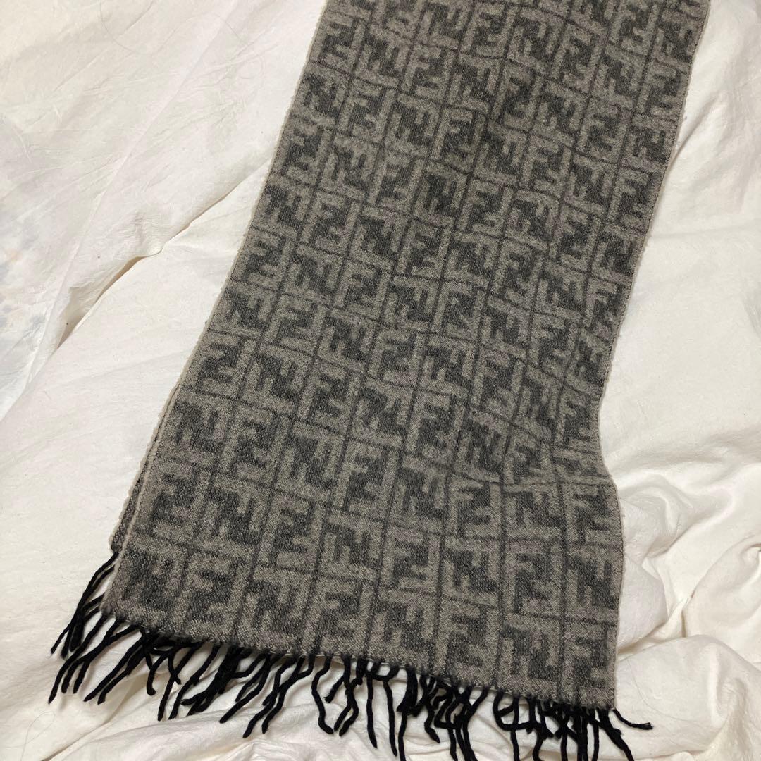 FENDI フェンディ　グレー　マフラー　ズッカ　メンズ　レディース