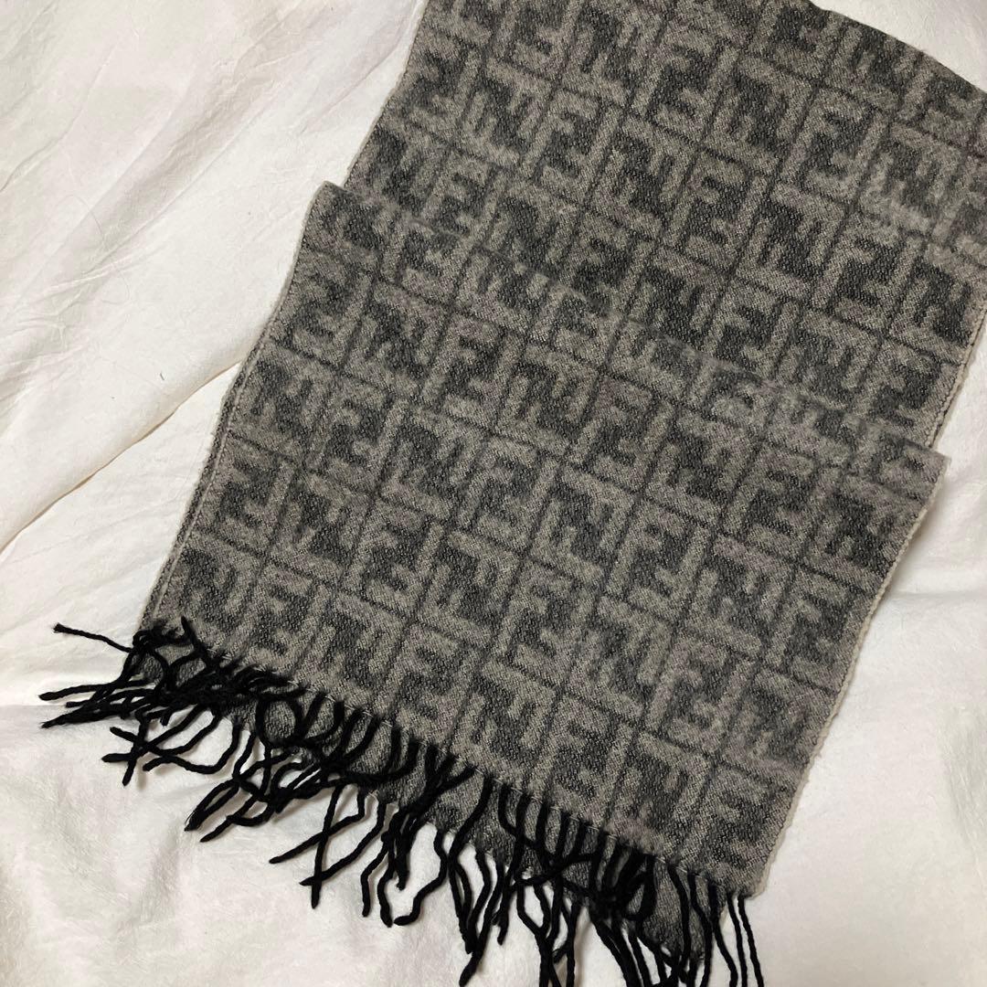 FENDI フェンディ　グレー　マフラー　ズッカ　メンズ　レディース