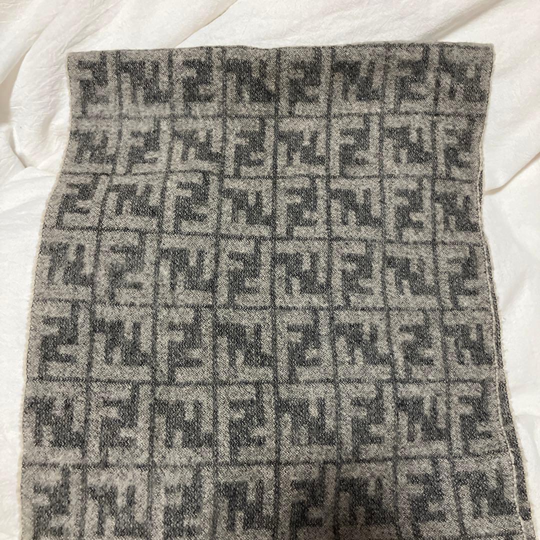 FENDI フェンディ　グレー　マフラー　ズッカ　メンズ　レディース